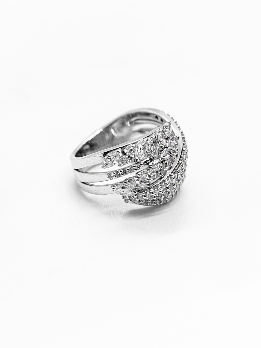 anello a fascia con diamanti taglio navette e taglio brillante gioielleria dangelo
